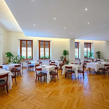 فندق Moderno