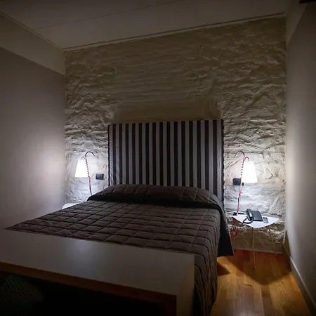 فندق Moderno 3*